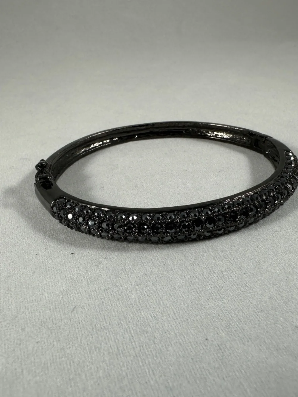 Lia Sophia NYFW Gift Set – 3 Hinged Pavé Crystal Stackable Bangle Bracelets